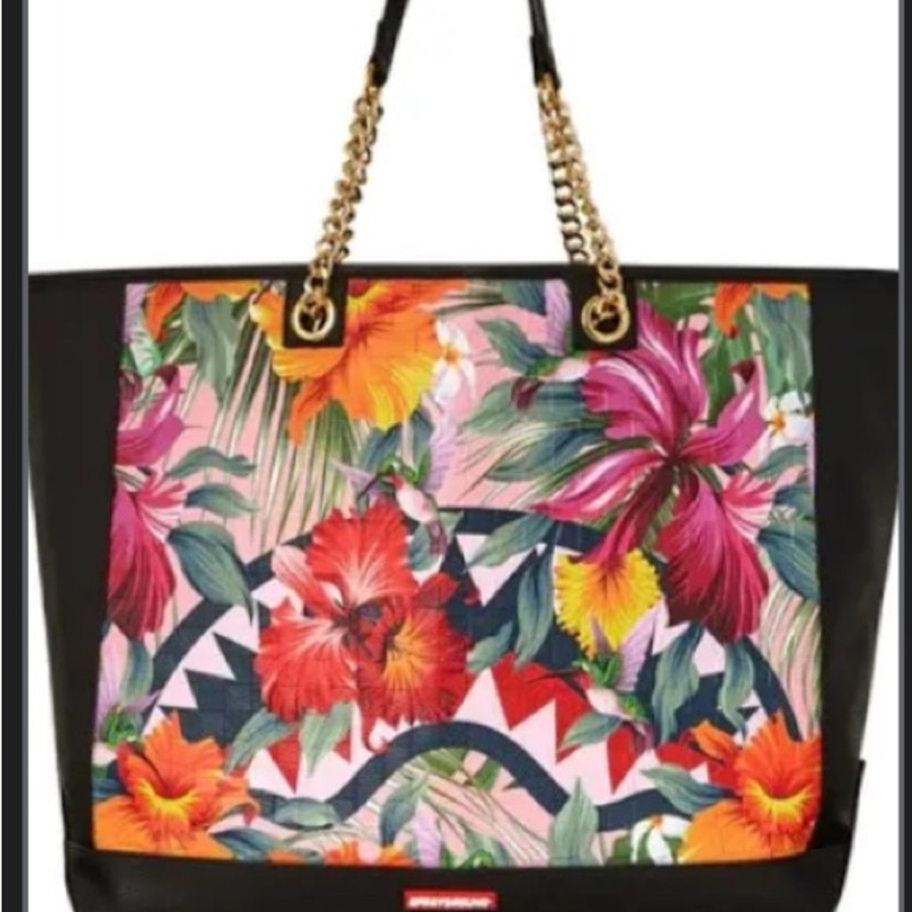 Sprayground tote bag
- good for going on planes
- good for road trips